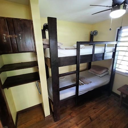 Roatan Backpackers' Hostel Sandy Bay 외부 사진