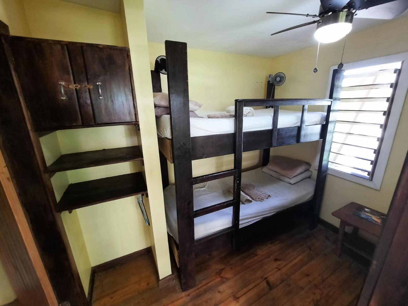 Roatan Backpackers' Hostel Sandy Bay 외부 사진