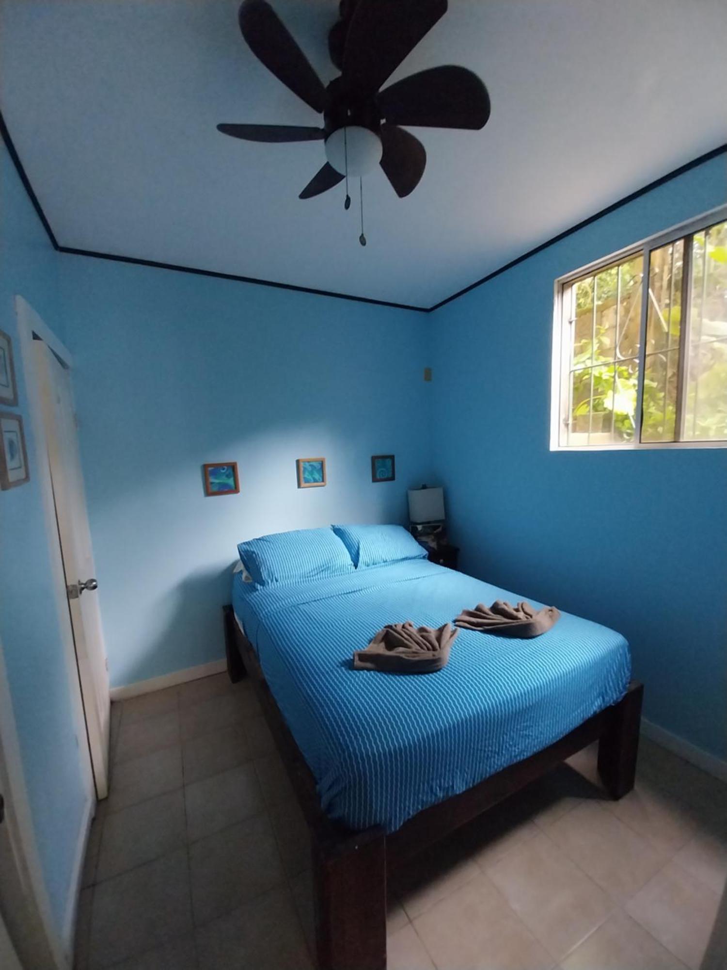 Roatan Backpackers' Hostel Sandy Bay 외부 사진