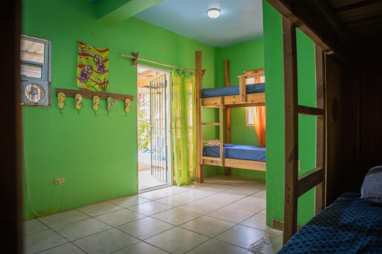 Roatan Backpackers' Hostel Sandy Bay 외부 사진